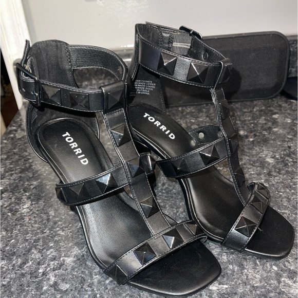 Torrid size 6 Wide Width Crystal embellished 4”heel sandals - Picture 3 of 7